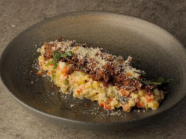 Олівʼє з томленою яловичиною