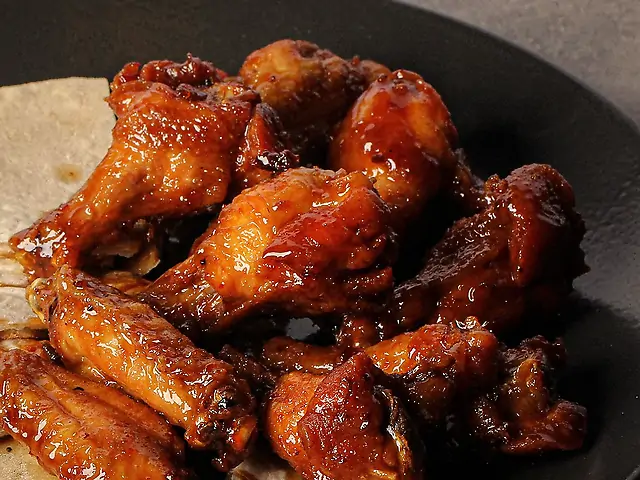 Крила Фрі з гостро-солодким соусом