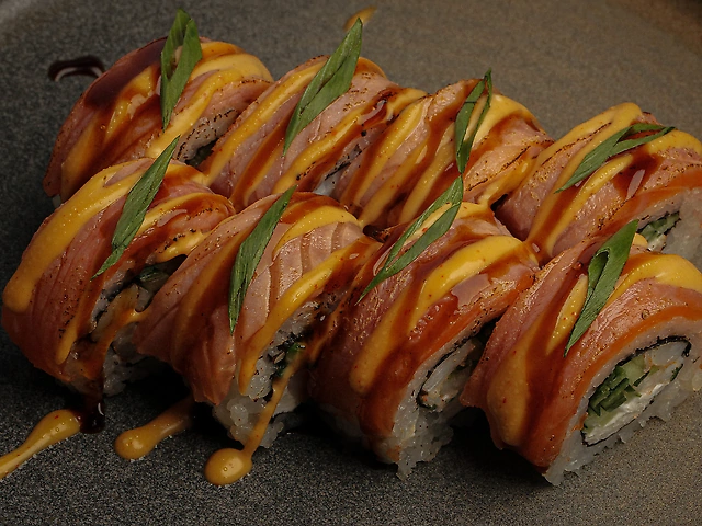 Філадельфія з припеченим лососем та креветкою