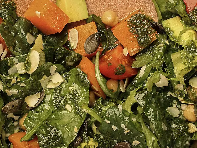 Салат з бататом та авокадо