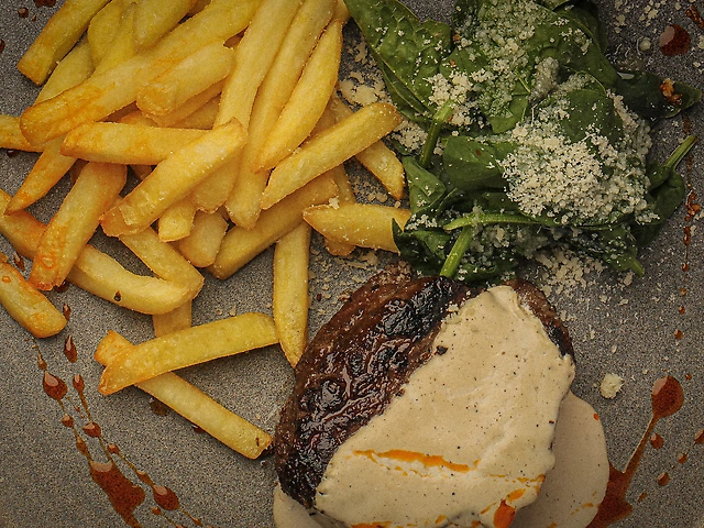 Пеппер стейк з картоплею фрі