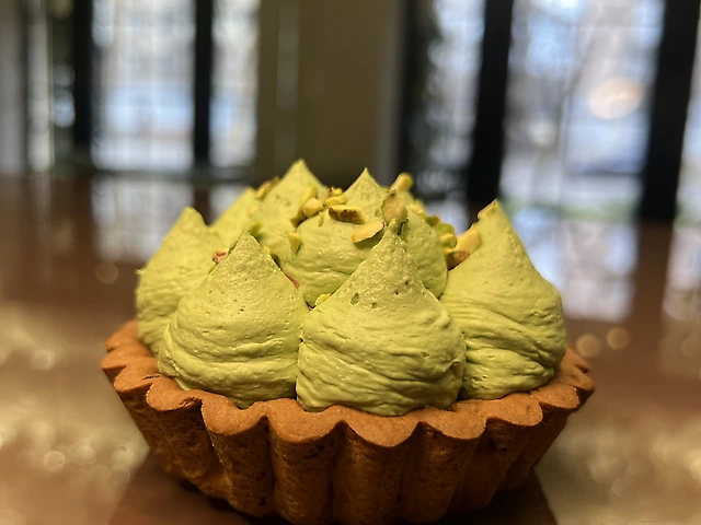 Фісташковый тарт з малиною