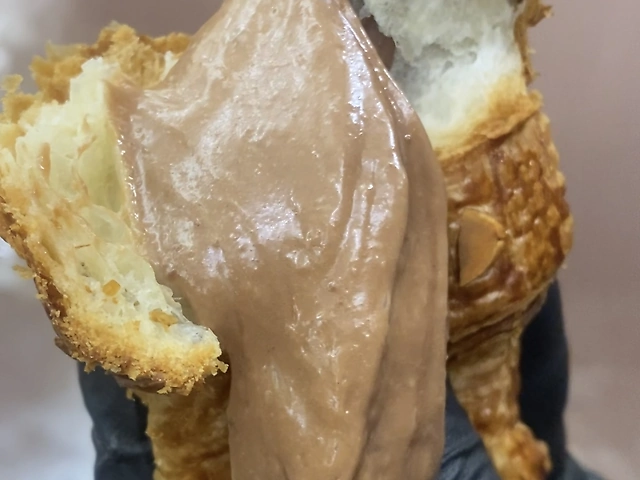 Круасан з шоколадним кремом