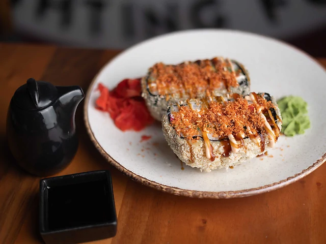 Суші-бургер з лососем