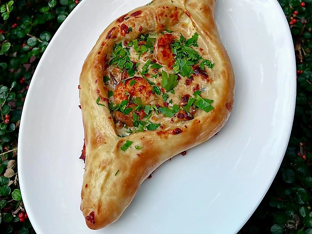 Хачапурі з морепродуктами