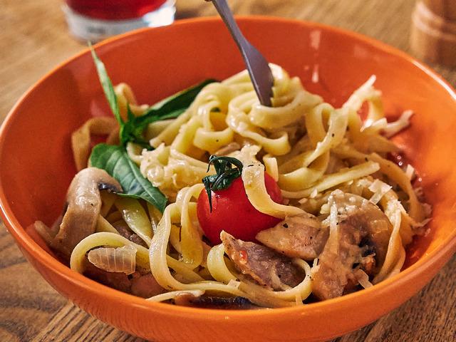 Pasta Папарделли с курицей и грибами
