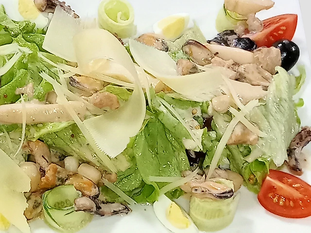 Салат із морепродуктами