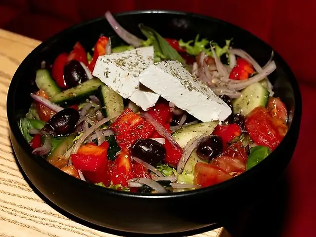 Салат грецький (350 г)