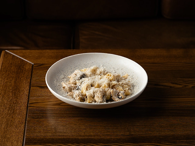 Фетучіні з куркою та грибами у вершковому соусі