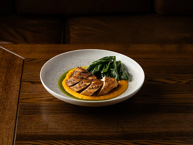 Куряче філе з морквяно-імбірним пюре