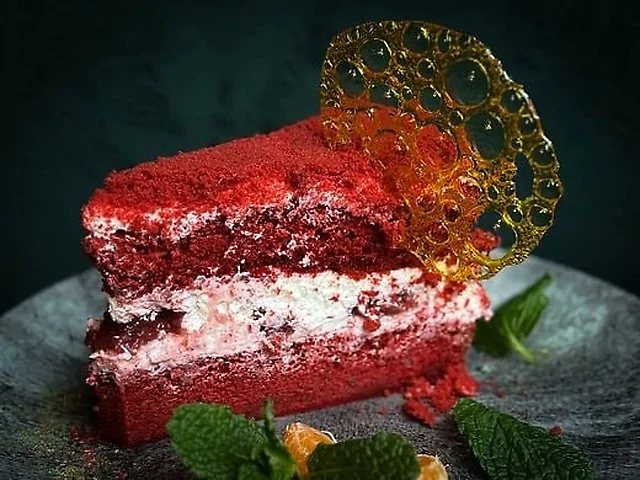 Красный бархат с клубникой