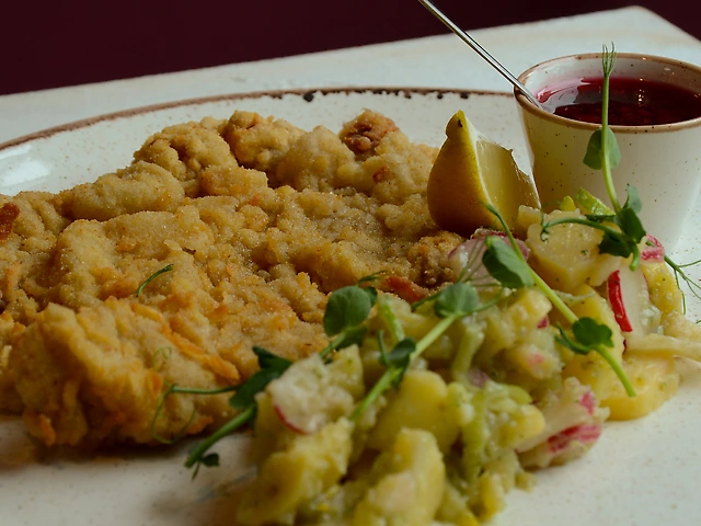 Віденський шніцель з картопляним салатом