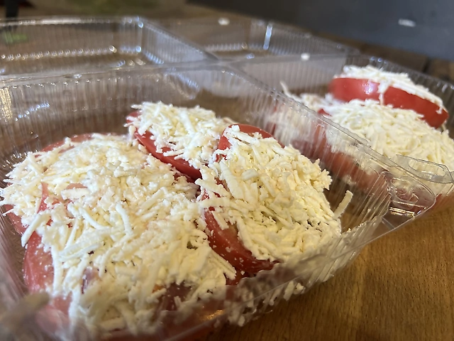 Помідори с бринзою