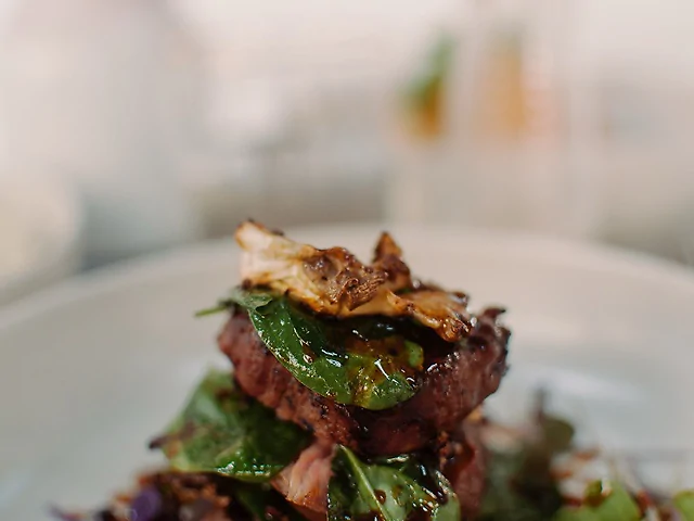 Мілфей з телятини та трюфельно-грибним соусом