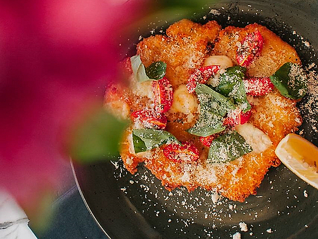 Шніцель по-міланськи з моцарелою