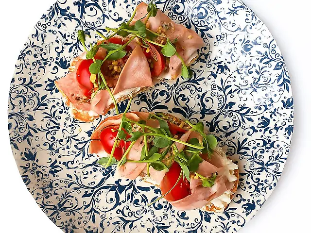 Брускети з Мортаделою