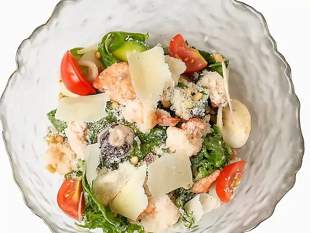 Теплий салат з морепродуктів