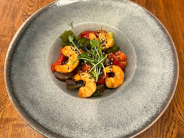 Креветки, овочі WOK , кисло-солодкий чилі