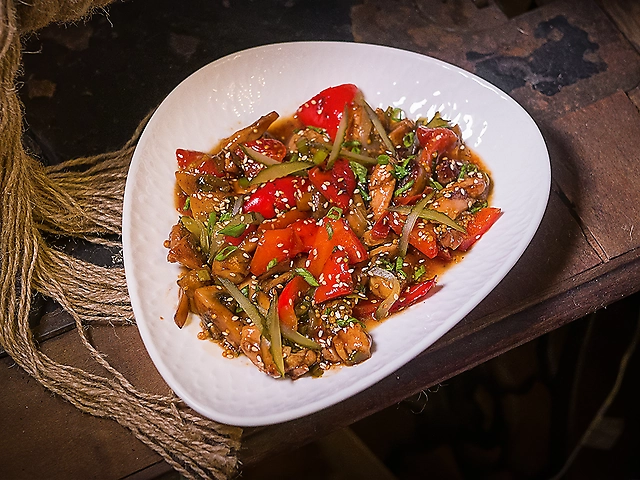 Полонина-теплий салат з куркою