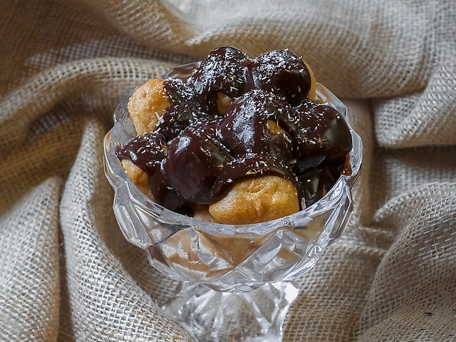 Профітролі з заварним кремом