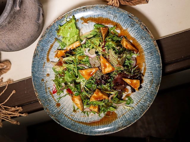 Салат з сиром тофу