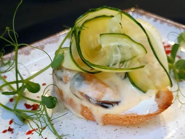 Бутер с мидиями в сливочном соусе