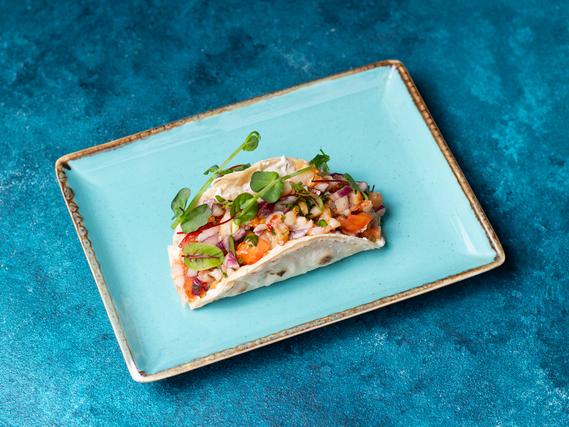 Мини тако с креветкой