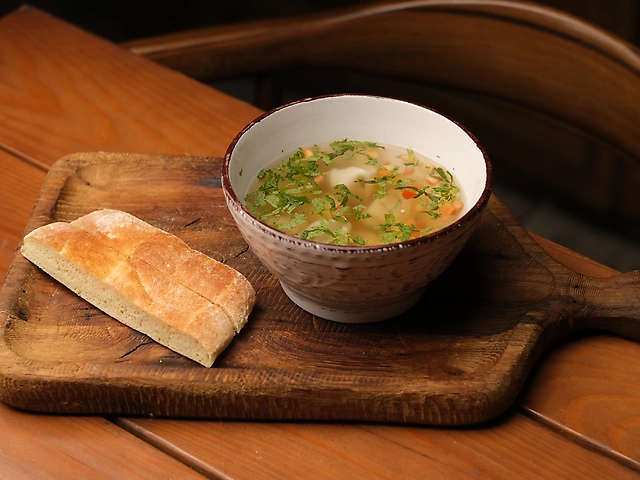 Бульйон з міні-хінкалі