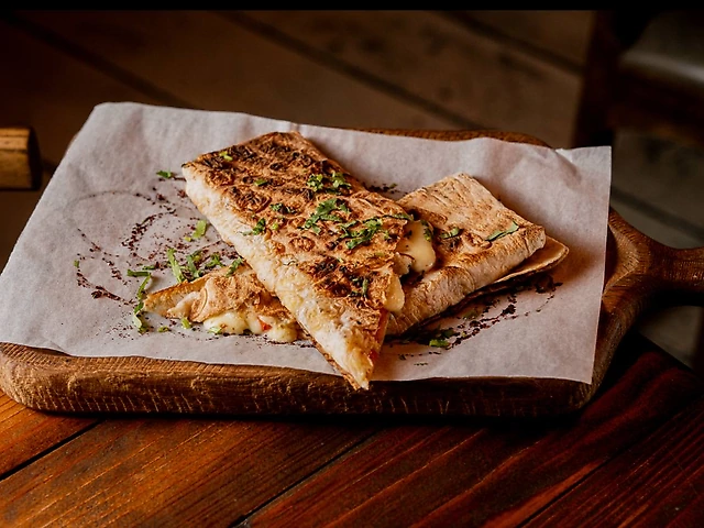 Лаваш сулугуні