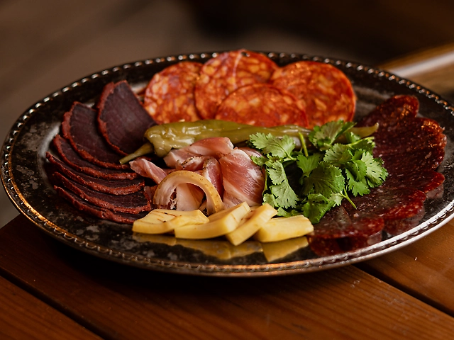 Мʼясна нарізка