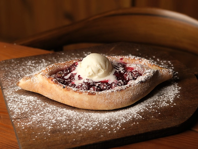 Хачапурі з вишнею