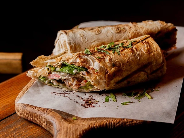 Грузинський лаваш з куркою та грибами