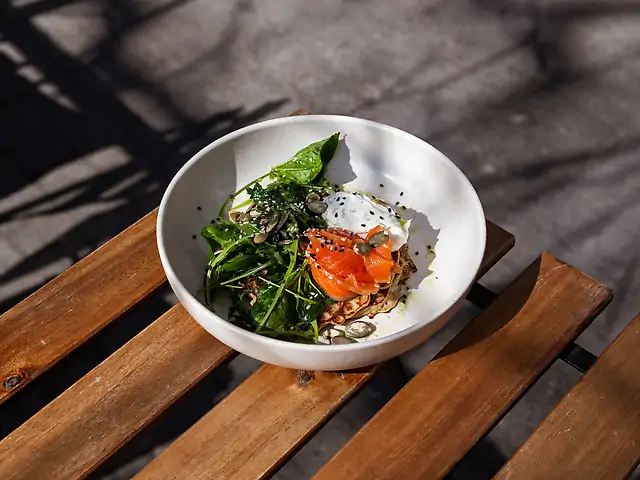 Оладки з цукіні та лососем