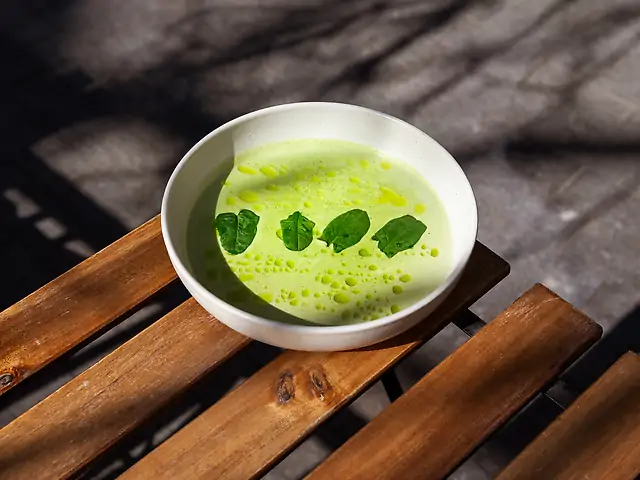 Крем суп з молодого горошка