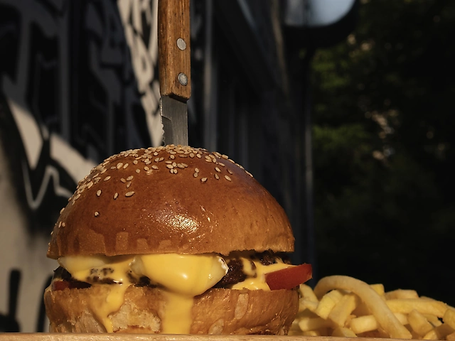 CEESY BURGER