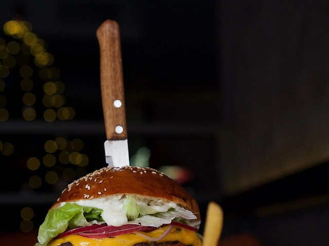 Бургер з в'яленими томатами