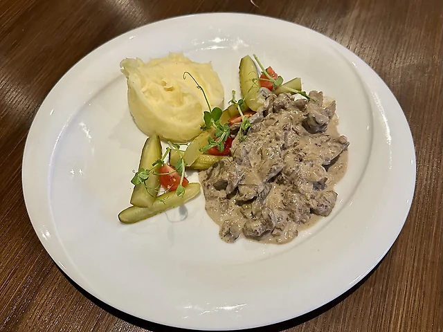 Бефстроганов с пюре