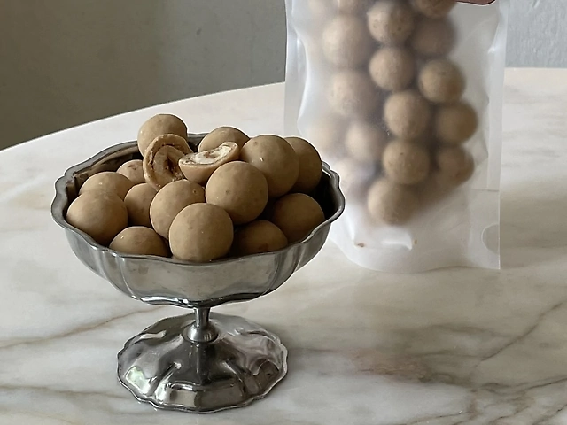 Фундук в карамельному шоколаді 100g.