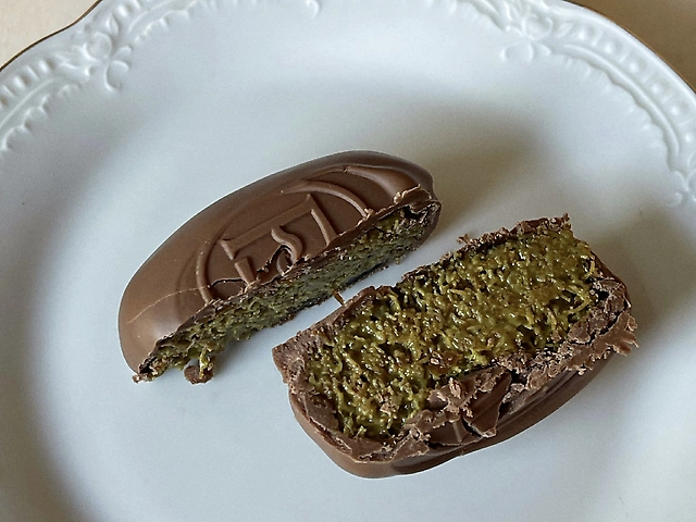 Фінік в молочному шоколаді з дубайською начинкою катаіфі