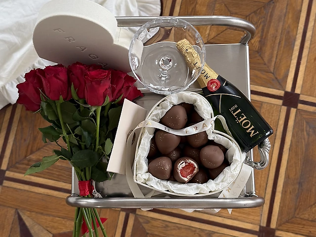 Полуниця в подвійному шоколаді без хвостиків