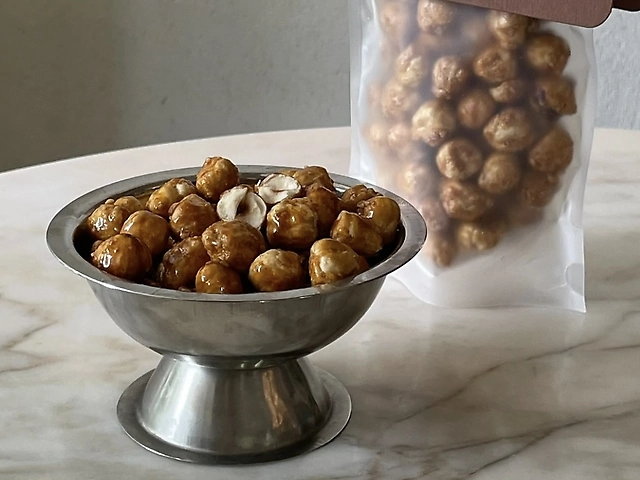 Фундук в карамелі з сіллю 100g.