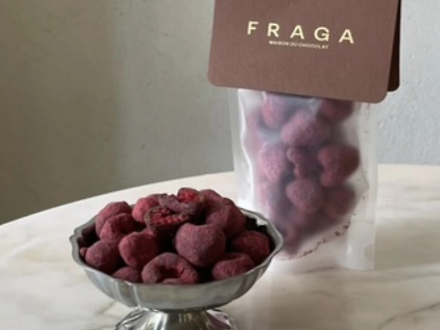 Сублімована малина ( білий, чорний шоколад ) 70g.