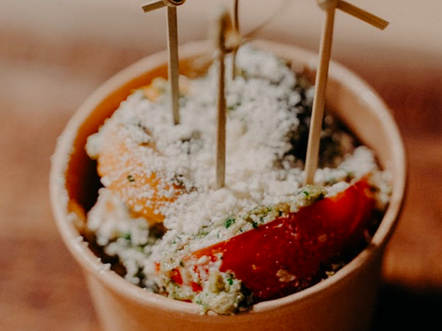 Салат з помідорів і бринзи