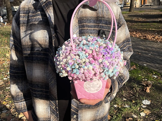 Дуже гарна композиція райдужних гіпсофіл