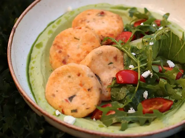 Солоні сирники з томатами