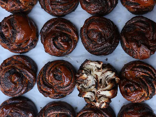 Булочка з маком