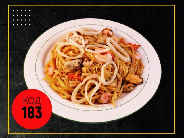 183 Яєчна локшина смажена з морепродуктами