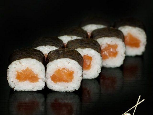 Ролл Сяке маки