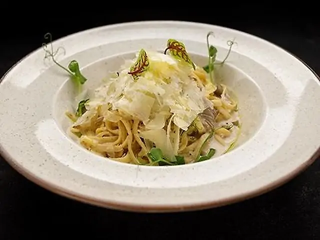 Паста с грибами, каперсами и оливками Каламата