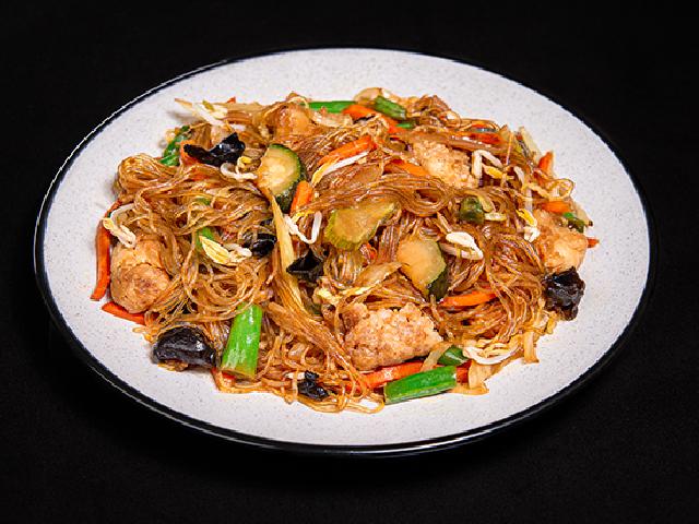 Прозора локшина з овочами